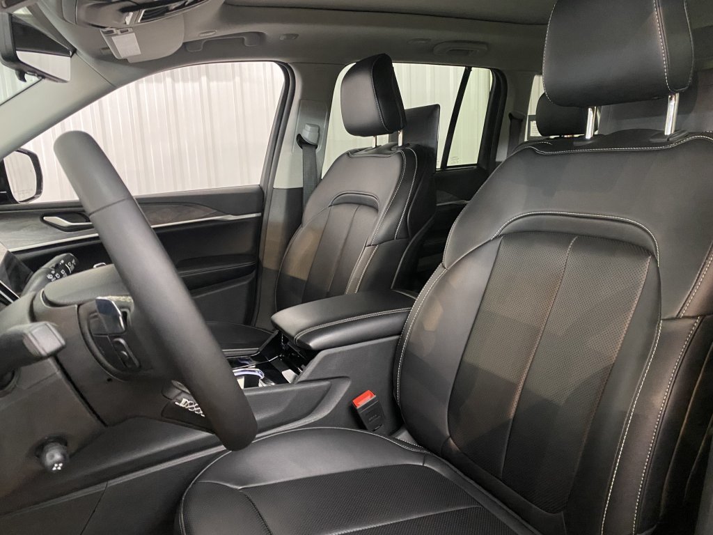 2023 Jeep Grand Cherokee 4xe BASE in Barrhead, Alberta - 9 - w1024h768px