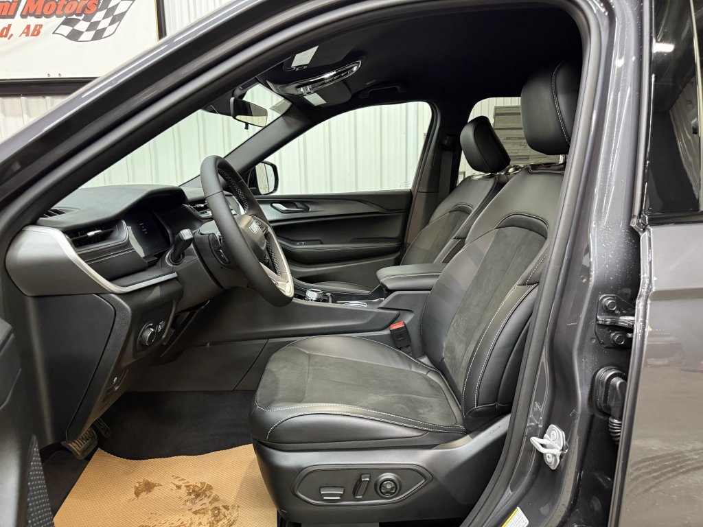 2025 Jeep Grand Cherokee L ALTITUDE in Barrhead, Alberta - 12 - w1024h768px