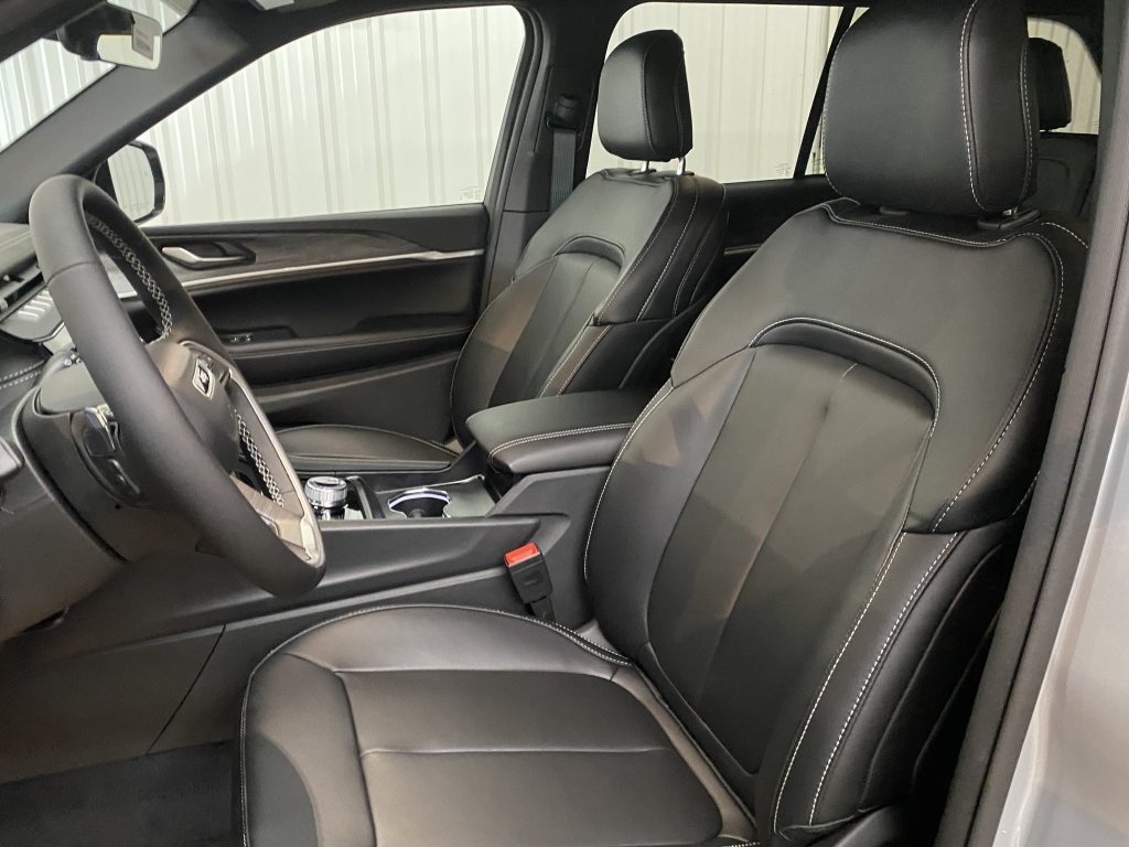 2026 Jeep Grand Cherokee LIMITED in Barrhead, Alberta - 11 - w1024h768px