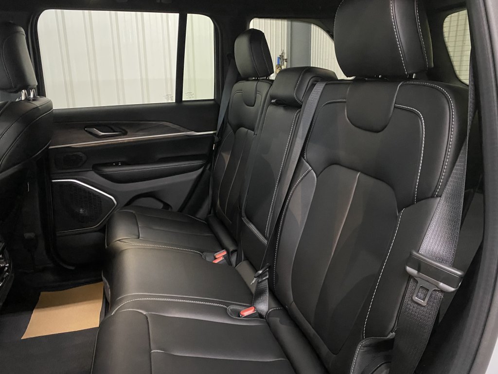 2026 Jeep Grand Cherokee LIMITED in Barrhead, Alberta - 10 - w1024h768px