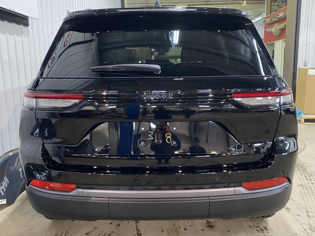 2026 Jeep Grand Cherokee ALTITUDE in Barrhead, Alberta - 4 - w1024h768px