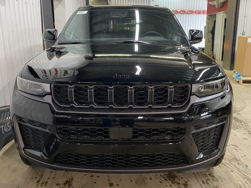 2026 Jeep Grand Cherokee ALTITUDE in Barrhead, Alberta - 8 - w1024h768px