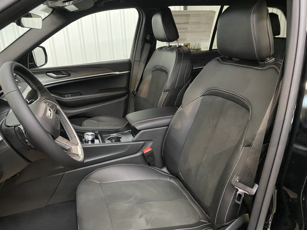 2026 Jeep Grand Cherokee ALTITUDE in Barrhead, Alberta - 10 - w1024h768px