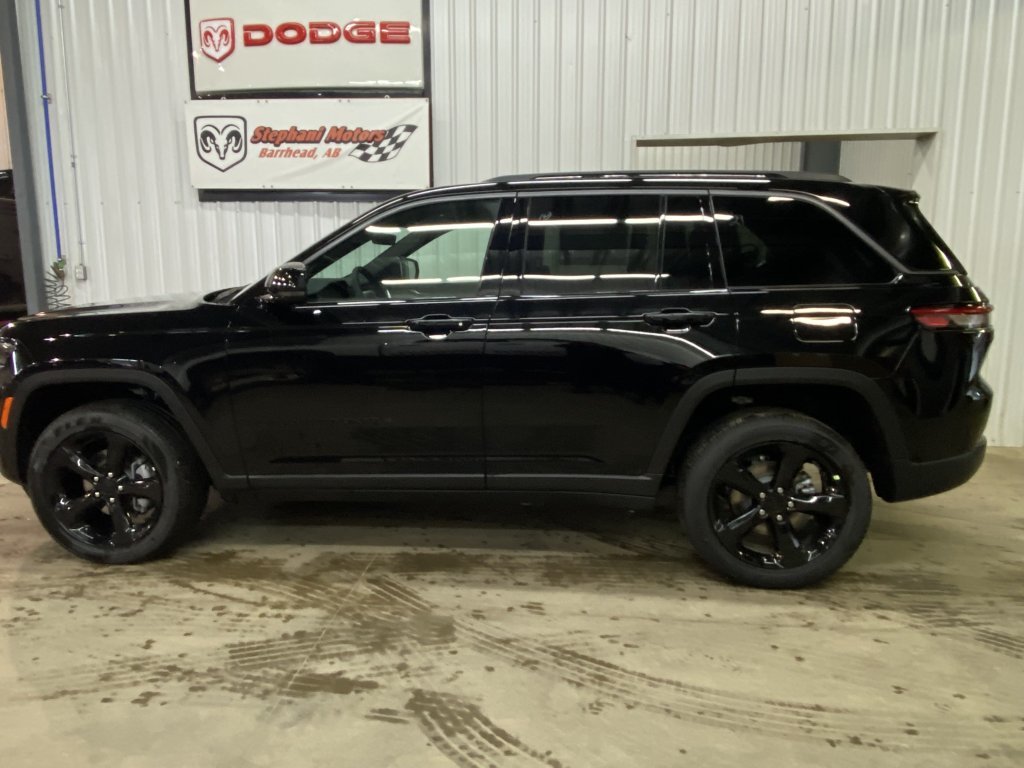2026 Jeep Grand Cherokee ALTITUDE in Barrhead, Alberta - 6 - w1024h768px