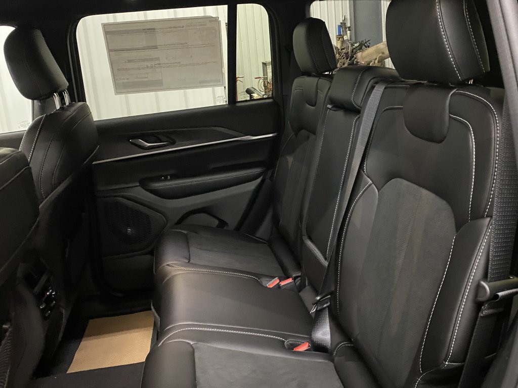 2026 Jeep Grand Cherokee ALTITUDE in Barrhead, Alberta - 9 - w1024h768px