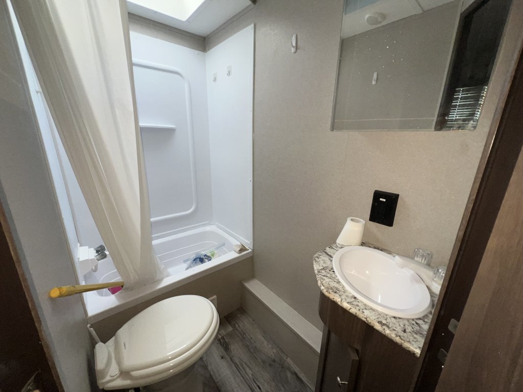 2018 Keystone HIDEOUT 25 LHS WE in Barrhead, Alberta - 7 - w1024h768px