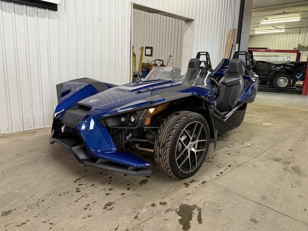 2017 Polaris SLINGSHOT MOTORBIKE in Barrhead, Alberta - 6 - w1024h768px