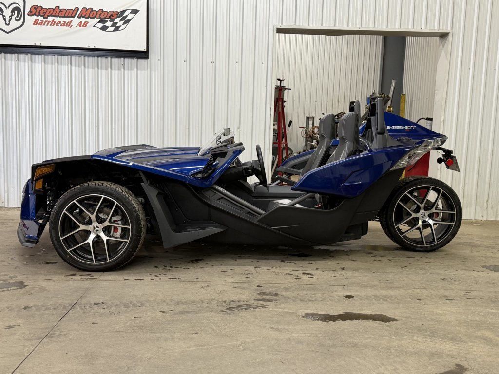2017 Polaris SLINGSHOT MOTORBIKE in Barrhead, Alberta - 7 - w1024h768px