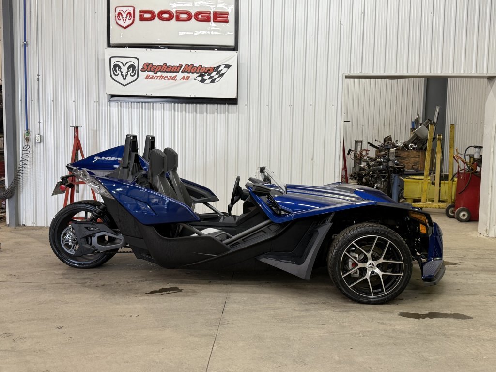 2017 Polaris SLINGSHOT MOTORBIKE in Barrhead, Alberta - 2 - w1024h768px