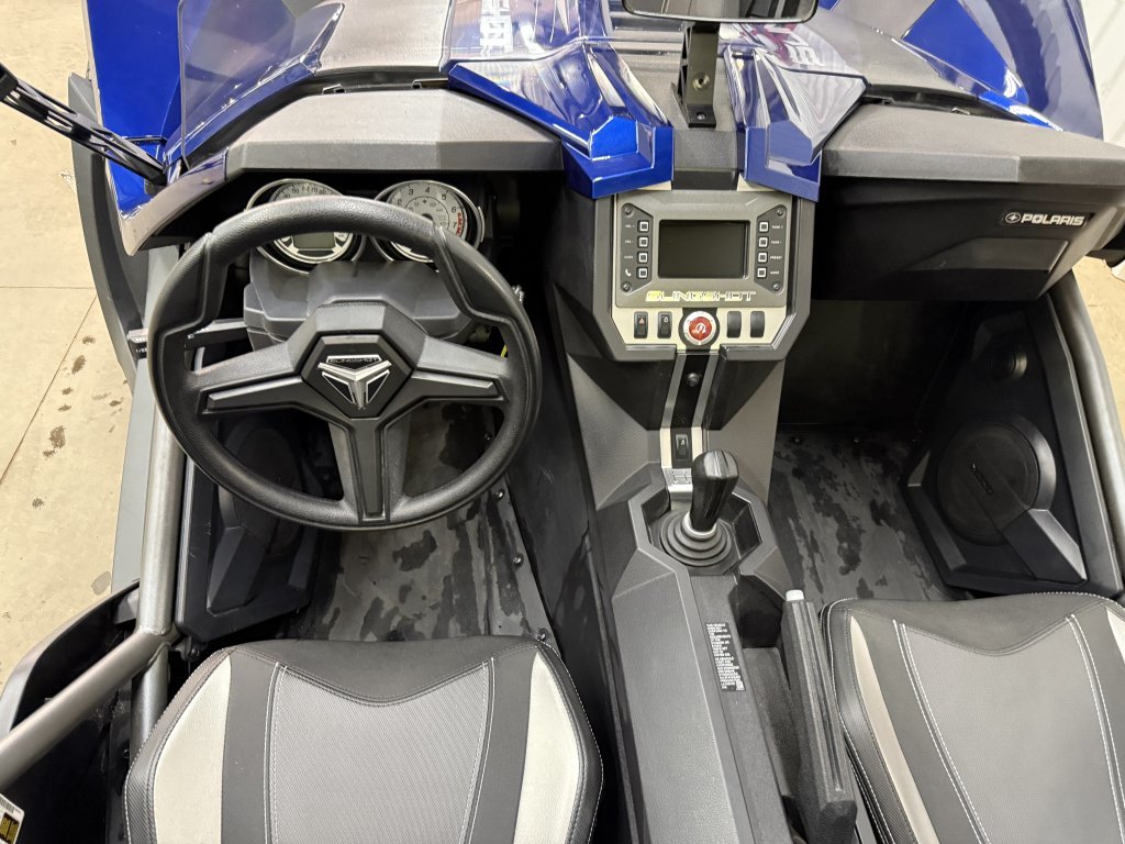 2017 Polaris SLINGSHOT MOTORBIKE in Barrhead, Alberta - 11 - w1024h768px