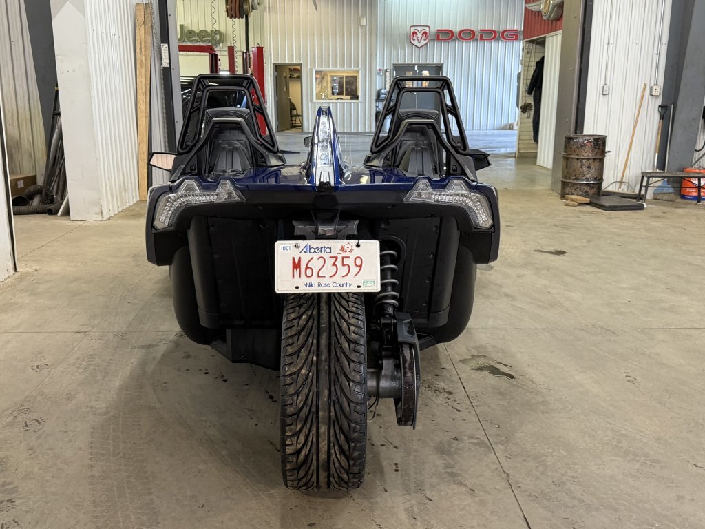 2017 Polaris SLINGSHOT MOTORBIKE in Barrhead, Alberta - 4 - w1024h768px