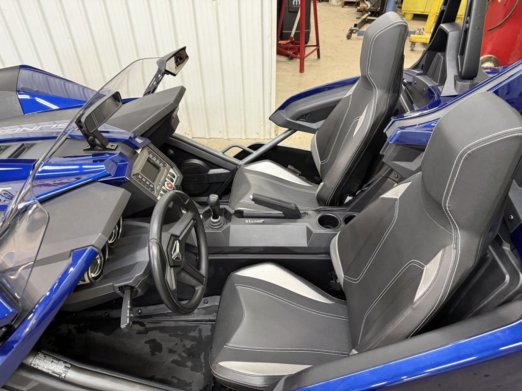 2017 Polaris SLINGSHOT MOTORBIKE in Barrhead, Alberta - 10 - w1024h768px