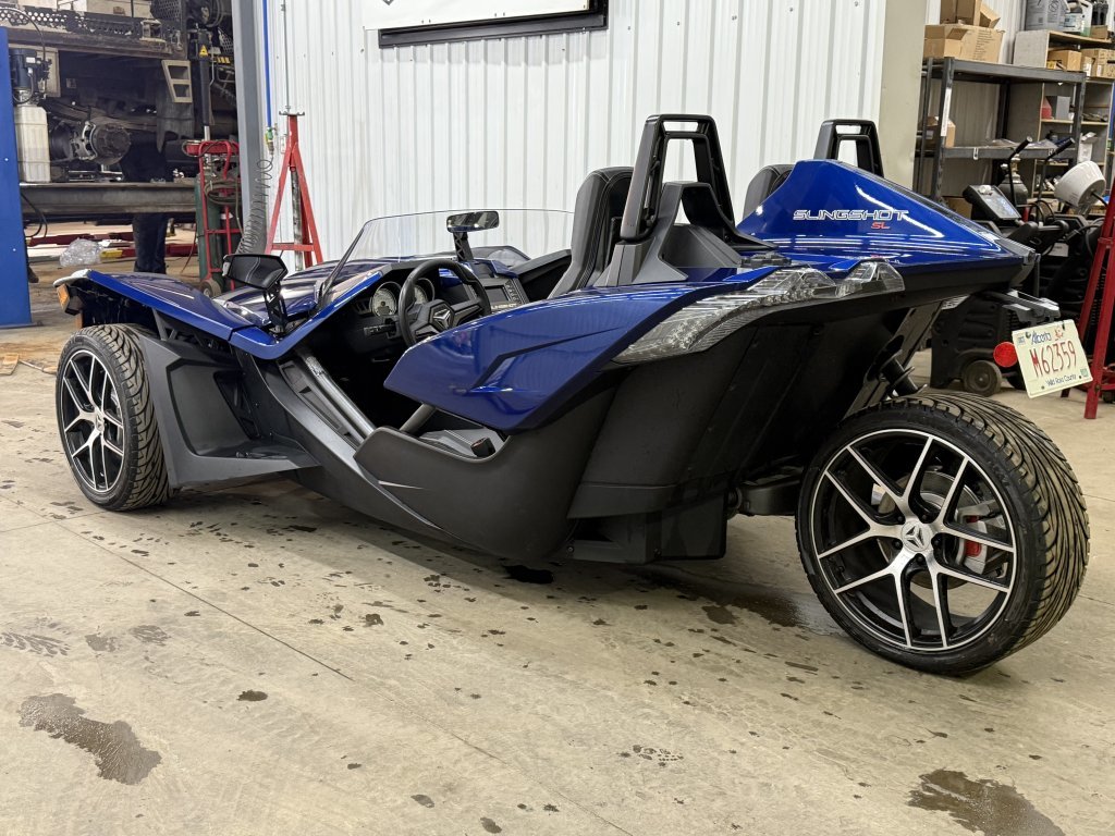2017 Polaris SLINGSHOT MOTORBIKE in Barrhead, Alberta - 8 - w1024h768px