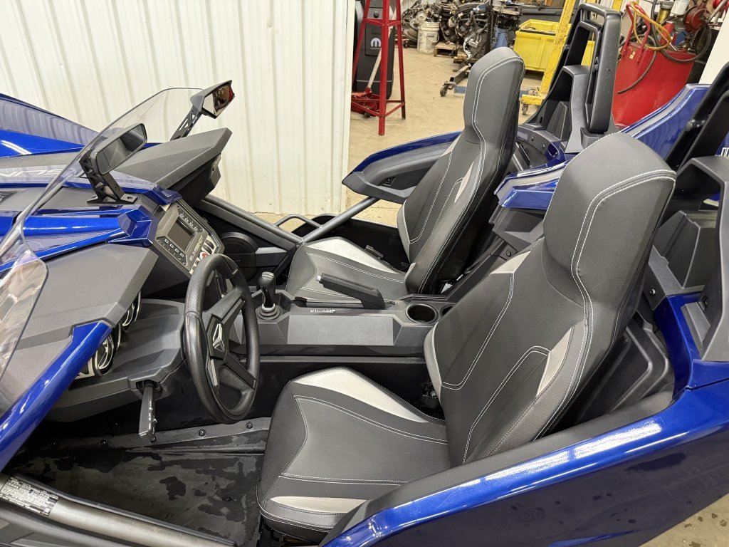 2017 Polaris SLINGSHOT MOTORBIKE in Barrhead, Alberta - 9 - w1024h768px