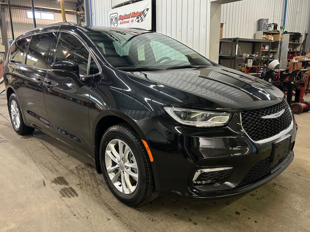 2022 Chrysler Pacifica Touring All wheel drive in Barrhead, Alberta - 1 - w1024h768px