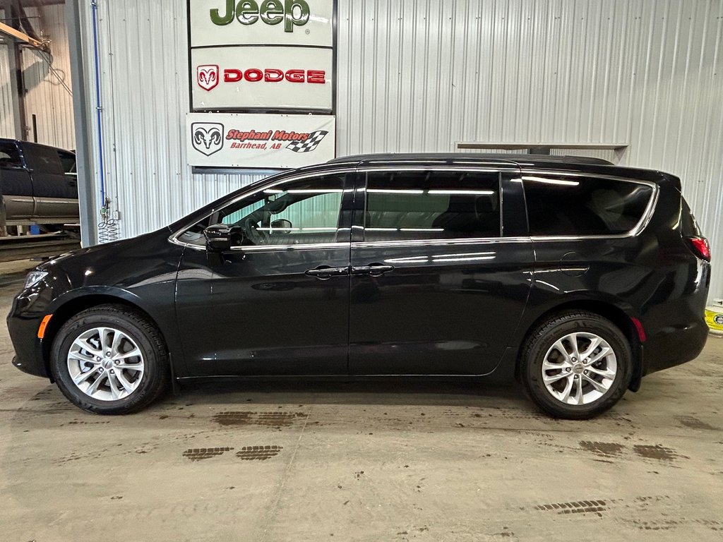 2022 Chrysler Pacifica Touring All wheel drive in Barrhead, Alberta - 6 - w1024h768px