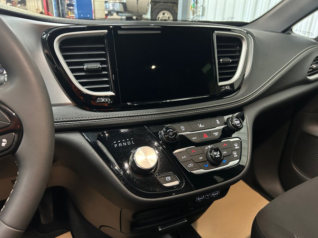 2022 Chrysler Pacifica Touring All wheel drive in Barrhead, Alberta - 12 - w1024h768px