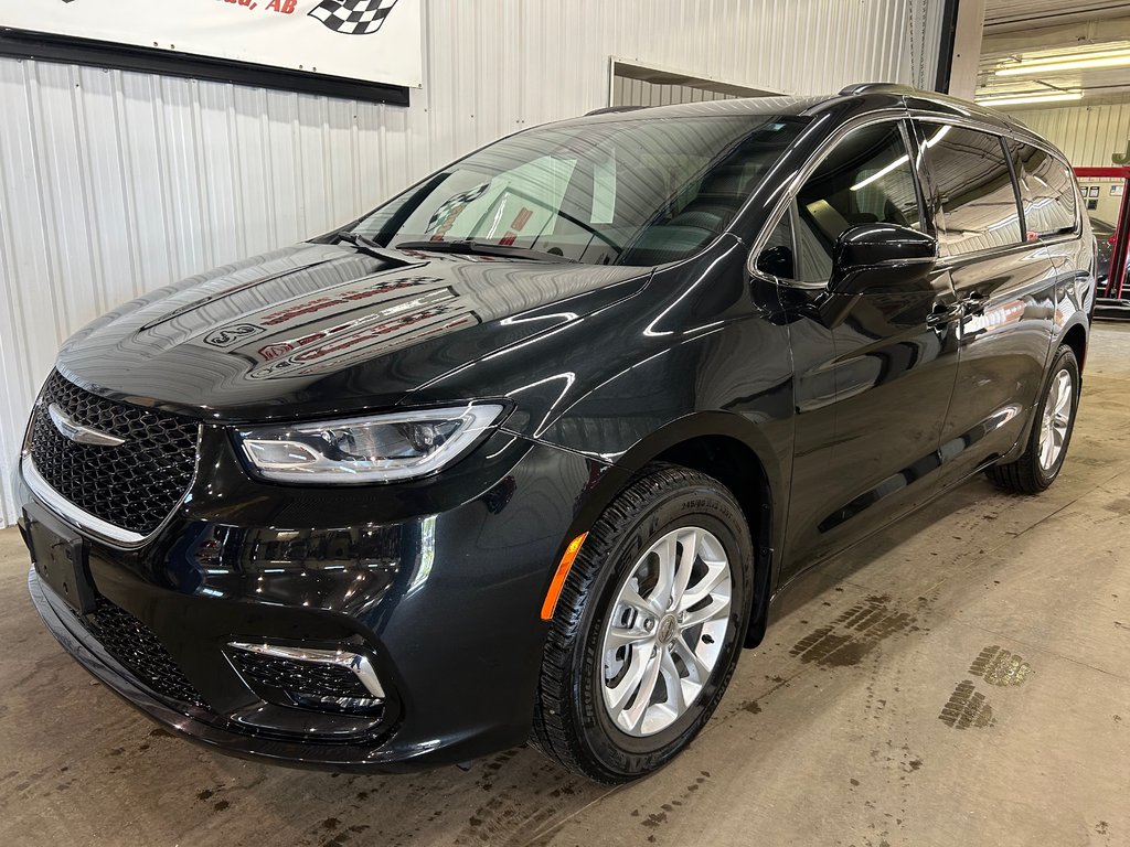 2022 Chrysler Pacifica Touring All wheel drive in Barrhead, Alberta - 7 - w1024h768px