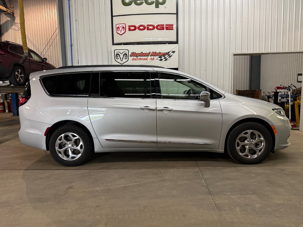 2022 Chrysler Pacifica Limited All Wheel Drive in Barrhead, Alberta - 2 - w1024h768px