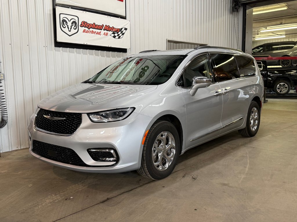 2022 Chrysler Pacifica Limited All Wheel Drive in Barrhead, Alberta - 7 - w1024h768px