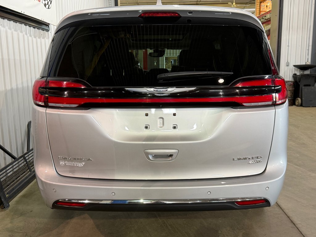 2022 Chrysler Pacifica Limited All Wheel Drive in Barrhead, Alberta - 4 - w1024h768px