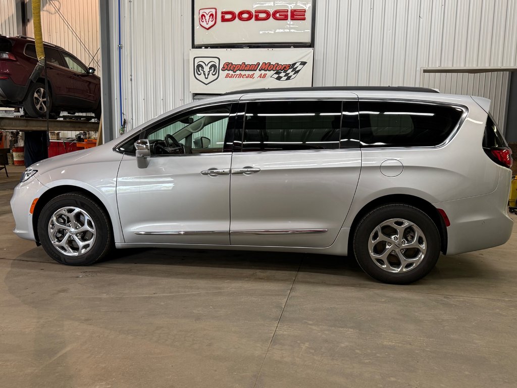 2022 Chrysler Pacifica Limited All Wheel Drive in Barrhead, Alberta - 8 - w1024h768px
