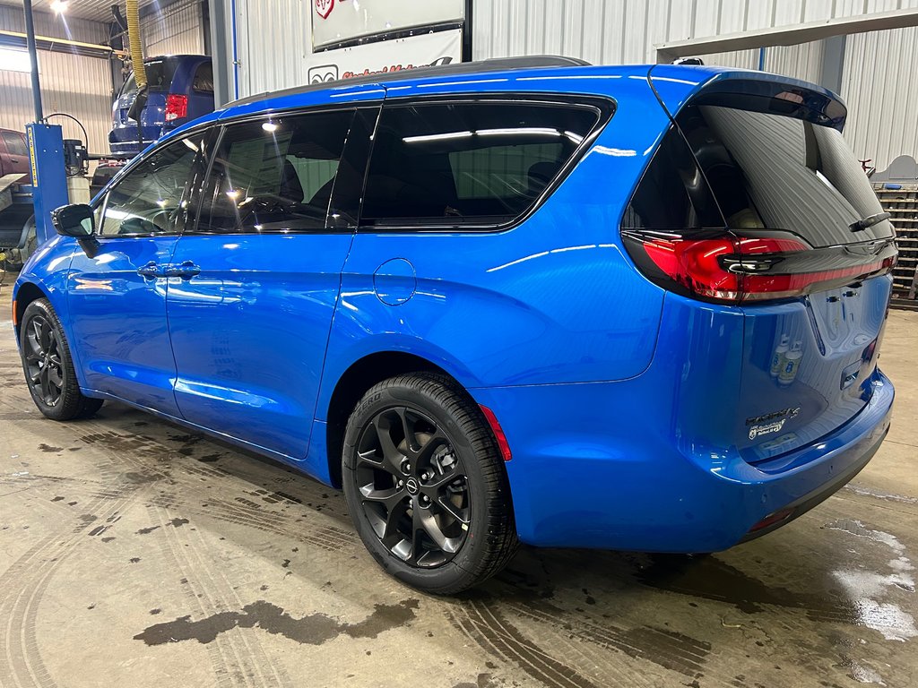 2026 Chrysler Pacifica SELECT AWD in Barrhead, Alberta - 5 - w1024h768px