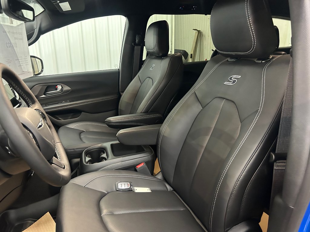 2026 Chrysler Pacifica SELECT AWD in Barrhead, Alberta - 11 - w1024h768px