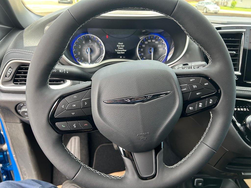 2026 Chrysler Pacifica SELECT AWD in Barrhead, Alberta - 12 - w1024h768px