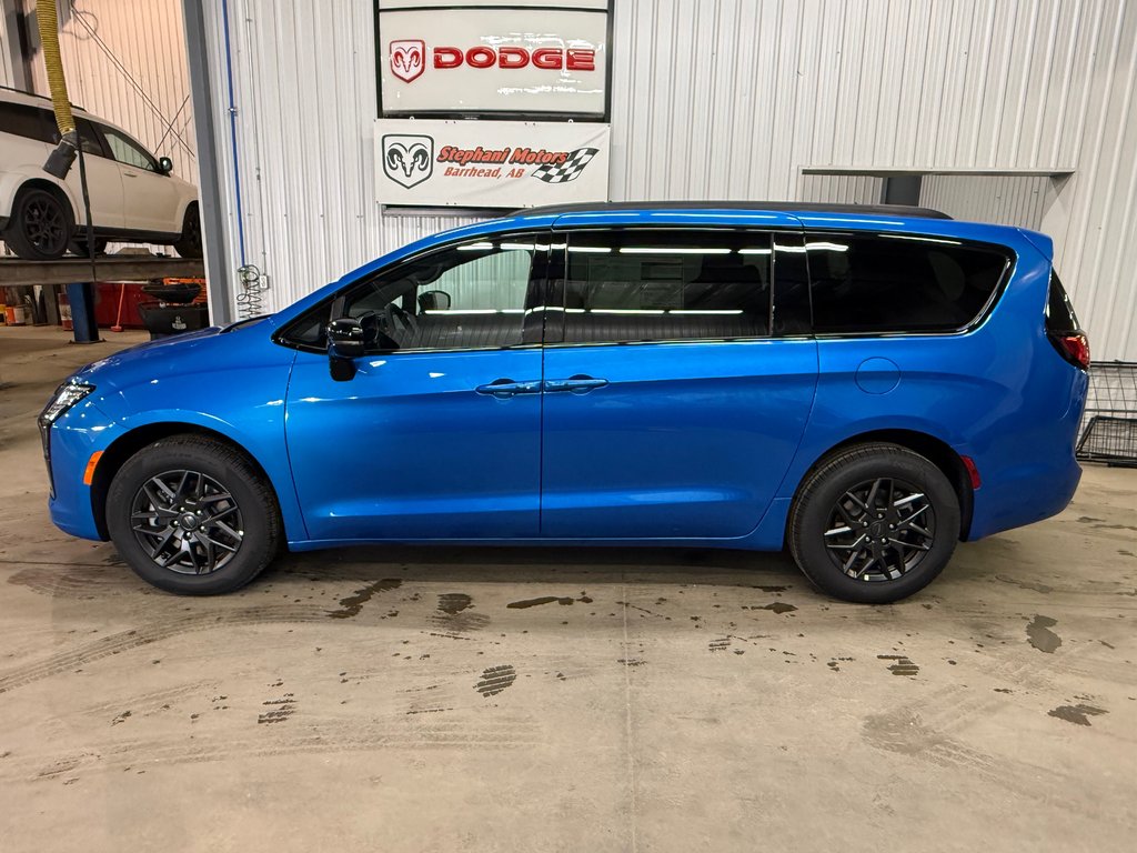 2027 Chrysler Pacifica SELECT AWD in Barrhead, Alberta - 8 - w1024h768px
