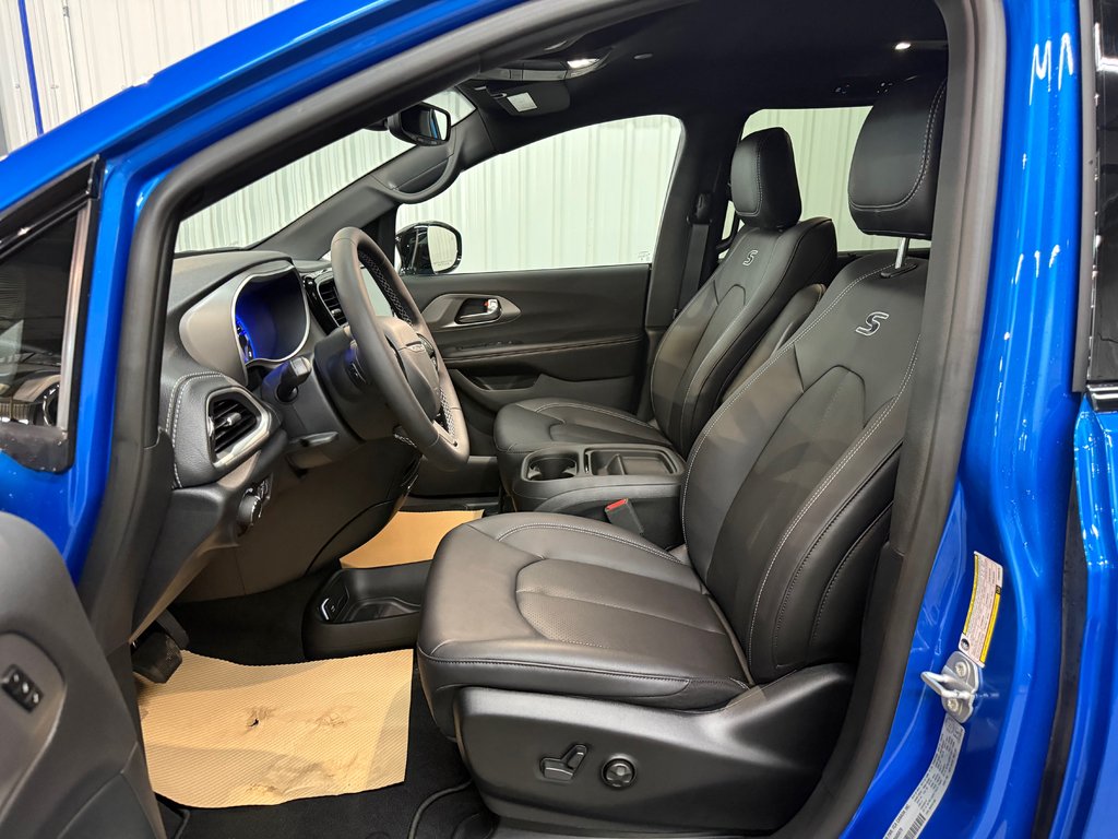 2027 Chrysler Pacifica SELECT AWD in Barrhead, Alberta - 12 - w1024h768px