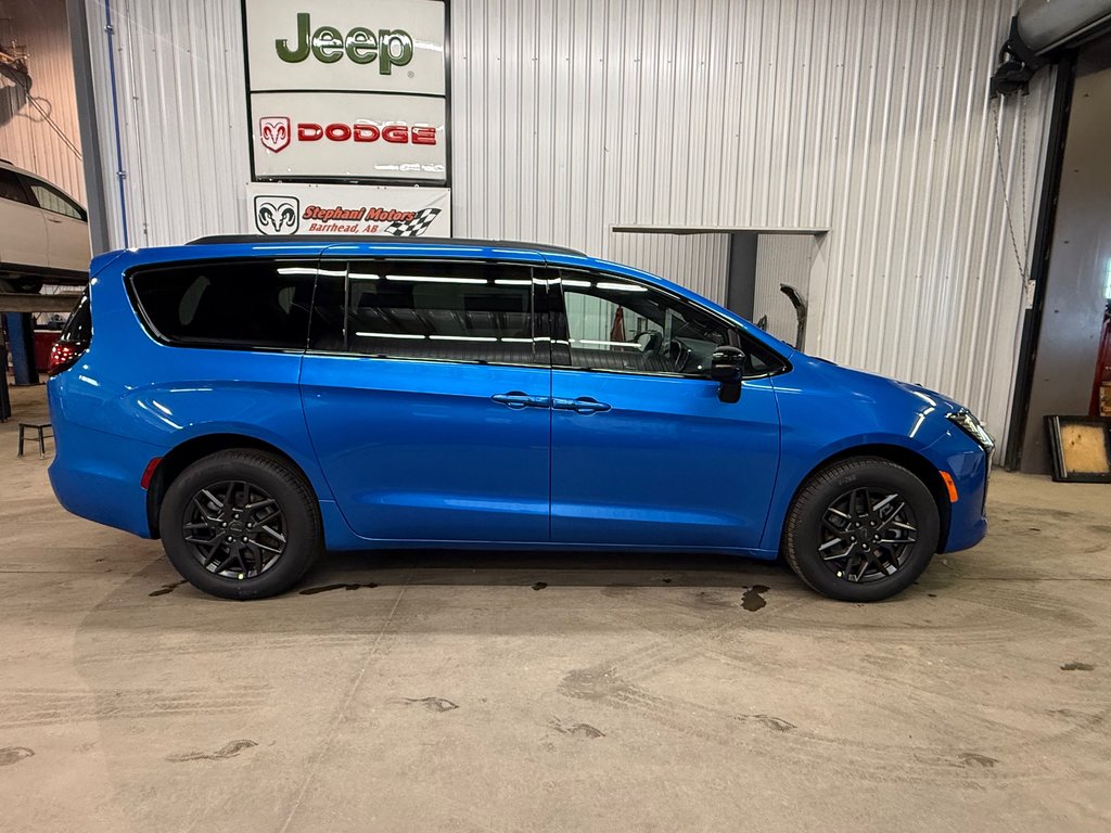 2027 Chrysler Pacifica SELECT AWD in Barrhead, Alberta - 2 - w1024h768px