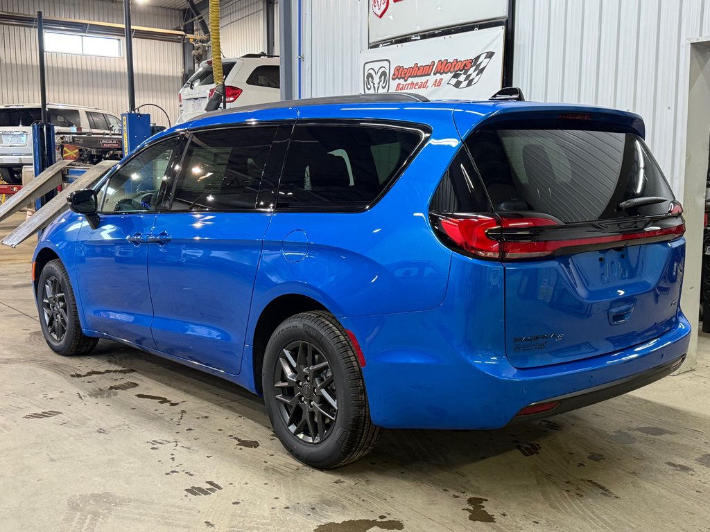 2027 Chrysler Pacifica SELECT AWD in Barrhead, Alberta - 9 - w1024h768px