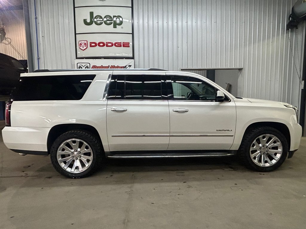 2015 GMC Yukon XL Denali in Barrhead, Alberta - 2 - w1024h768px