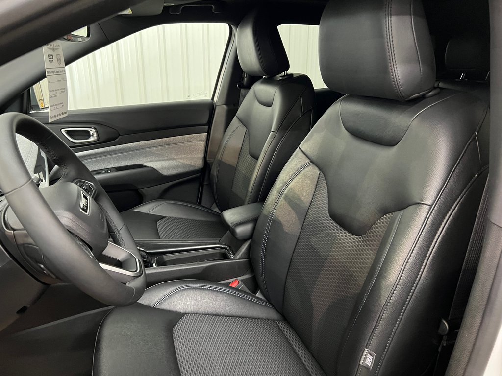 2025 Jeep Compass North in Barrhead, Alberta - 11 - w1024h768px