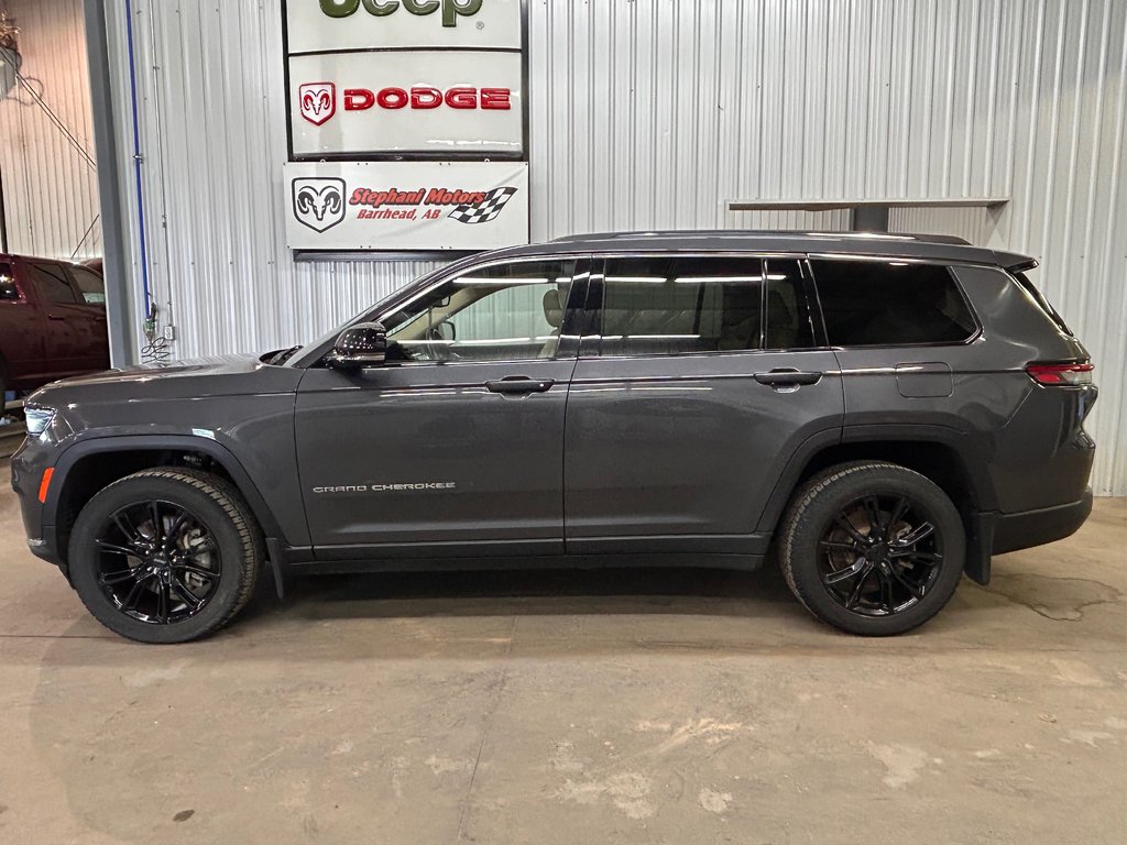 2021 Jeep Grand Cherokee L Limited 4x4 in Barrhead, Alberta - 7 - w1024h768px