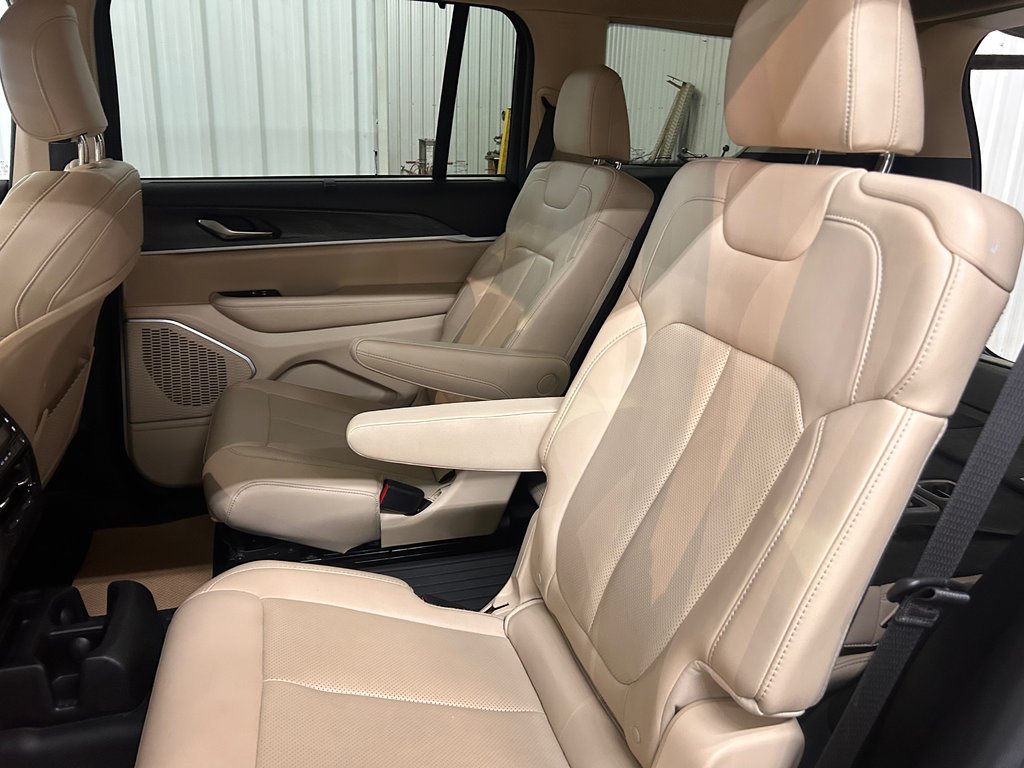2022 Jeep Grand Cherokee L Limited in Barrhead, Alberta - 11 - w1024h768px