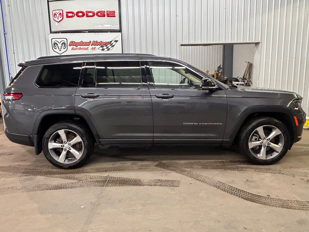 2022 Jeep Grand Cherokee L Limited in Barrhead, Alberta - 2 - w1024h768px