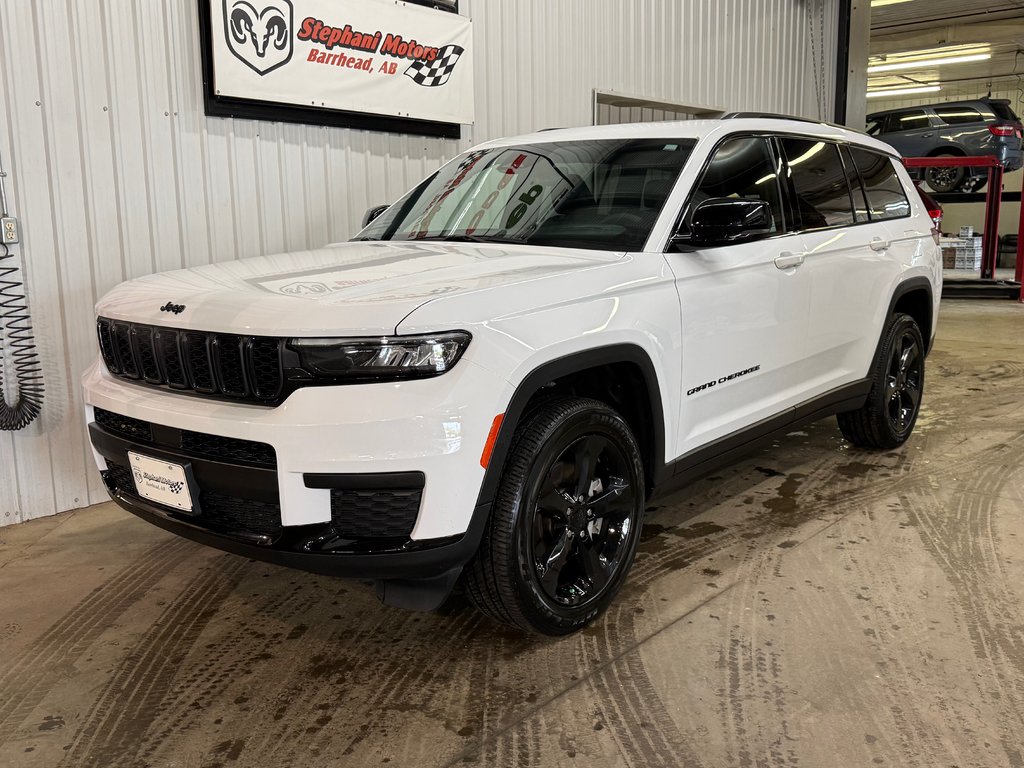2023 Jeep Grand Cherokee L Altitude 4x4 in Barrhead, Alberta - 6 - w1024h768px