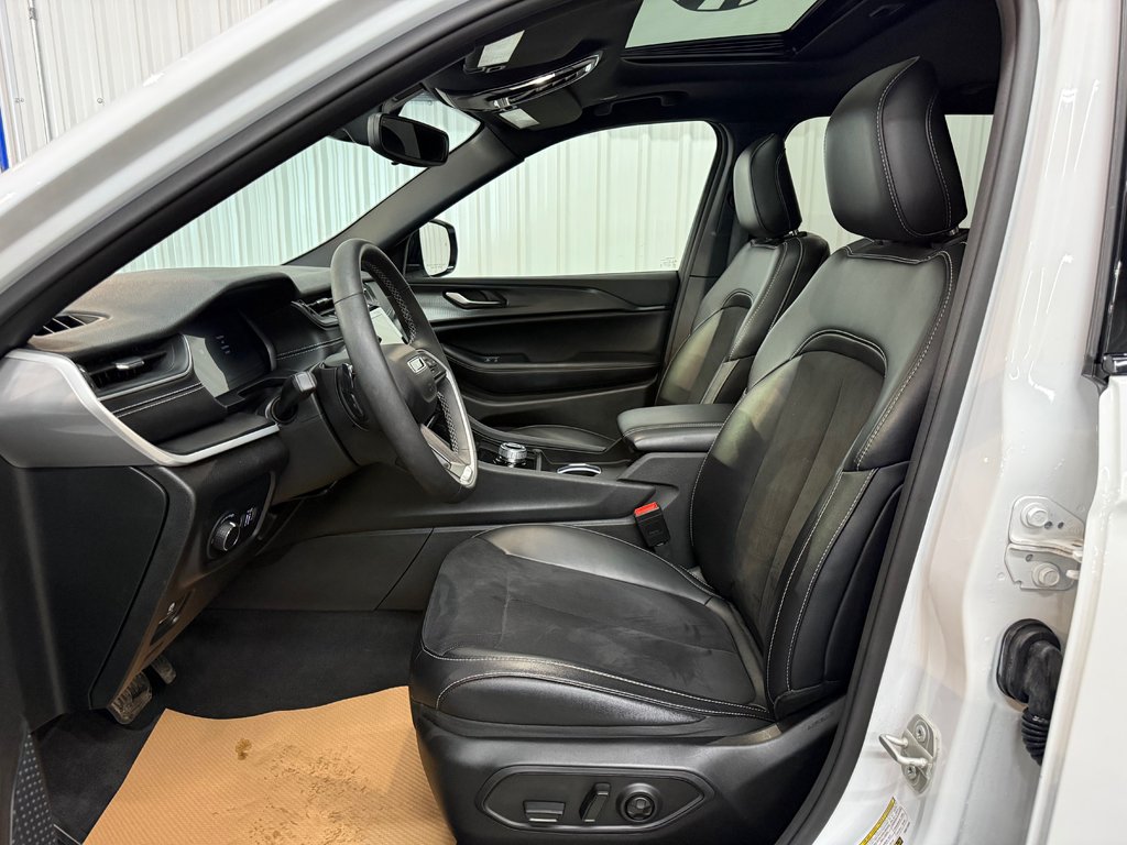 2023 Jeep Grand Cherokee L Altitude 4x4 in Barrhead, Alberta - 9 - w1024h768px