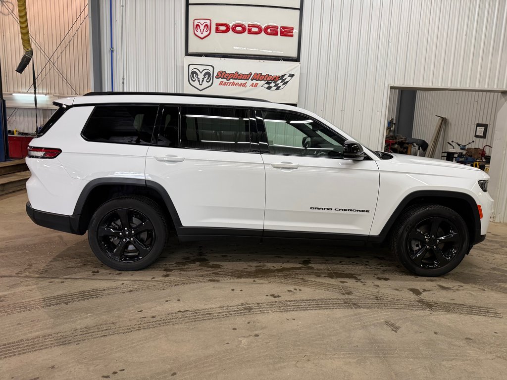 2023 Jeep Grand Cherokee L Altitude 4x4 in Barrhead, Alberta - 2 - w1024h768px