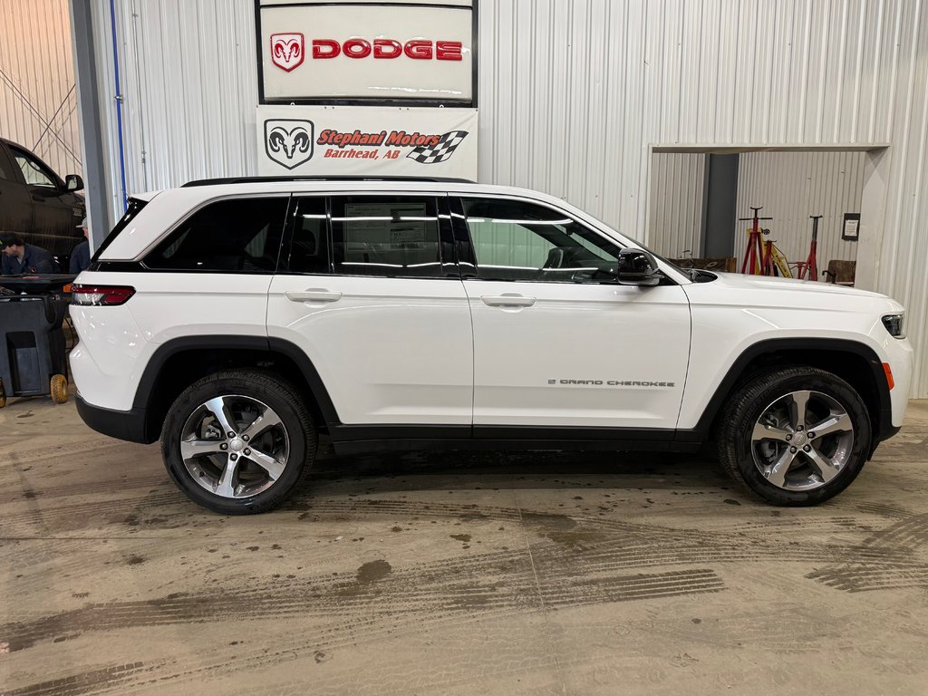 2026 Jeep Grand Cherokee LIMITED in Barrhead, Alberta - 2 - w1024h768px