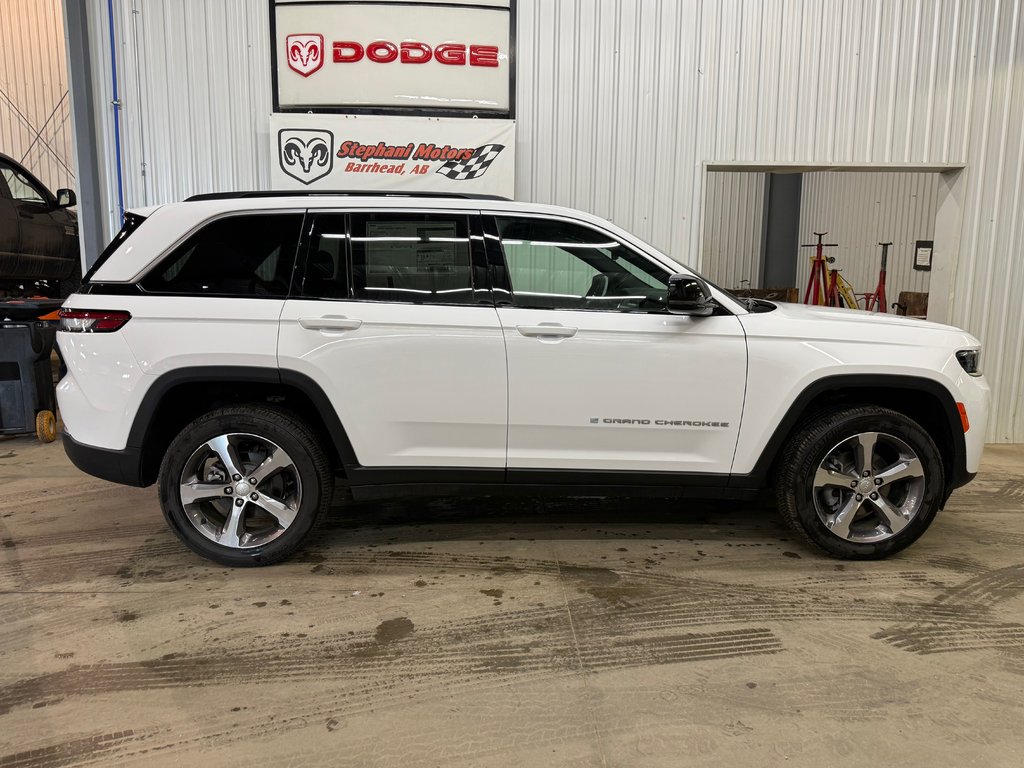 2026 Jeep Grand Cherokee LIMITED in Barrhead, Alberta - 3 - w1024h768px