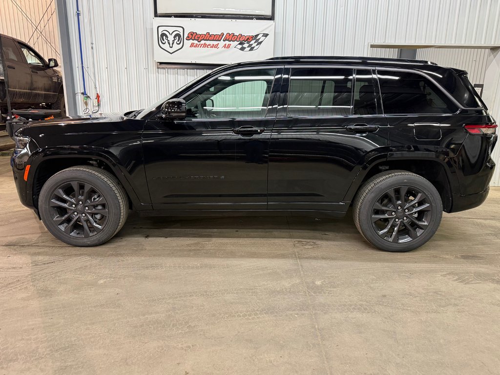 2026 Jeep Grand Cherokee LIMITED RESERVE in Barrhead, Alberta - 8 - w1024h768px