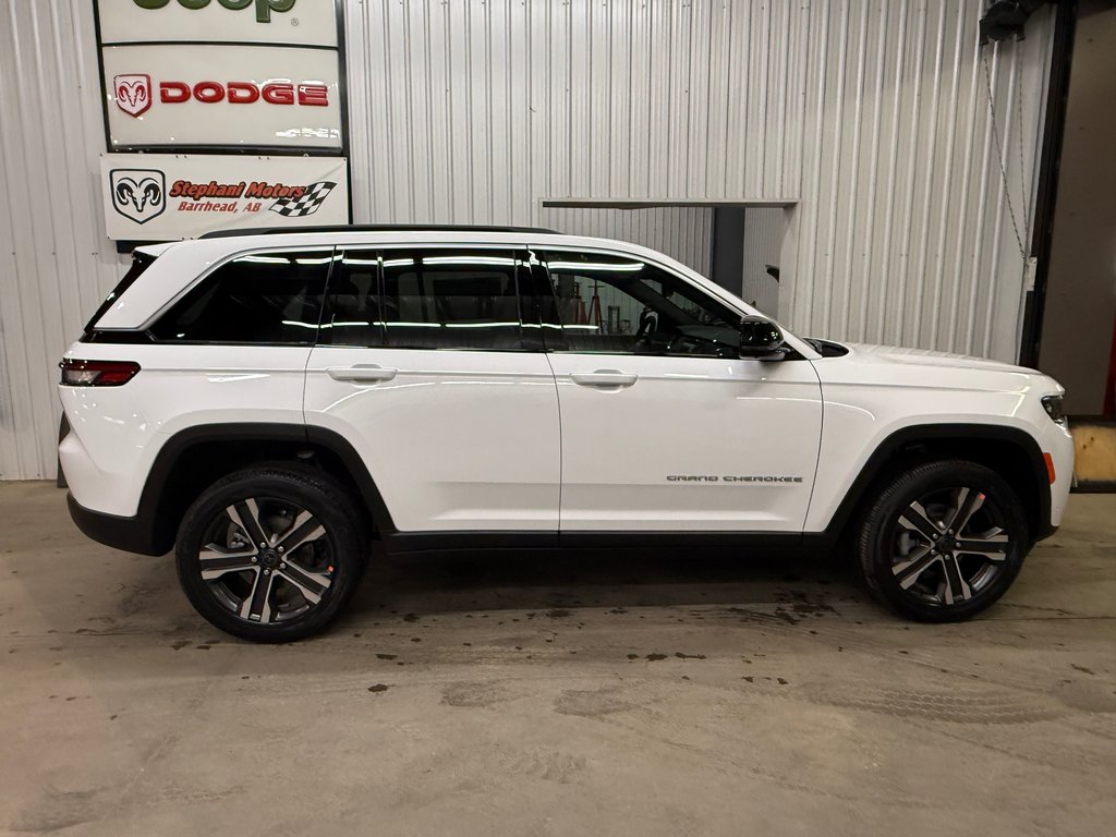 2027 Jeep Grand Cherokee LIMITED in Barrhead, Alberta - 2 - w1024h768px