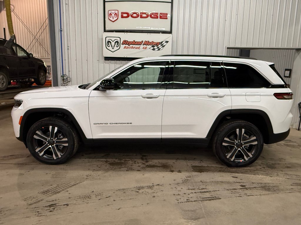 2027 Jeep Grand Cherokee LIMITED in Barrhead, Alberta - 7 - w1024h768px