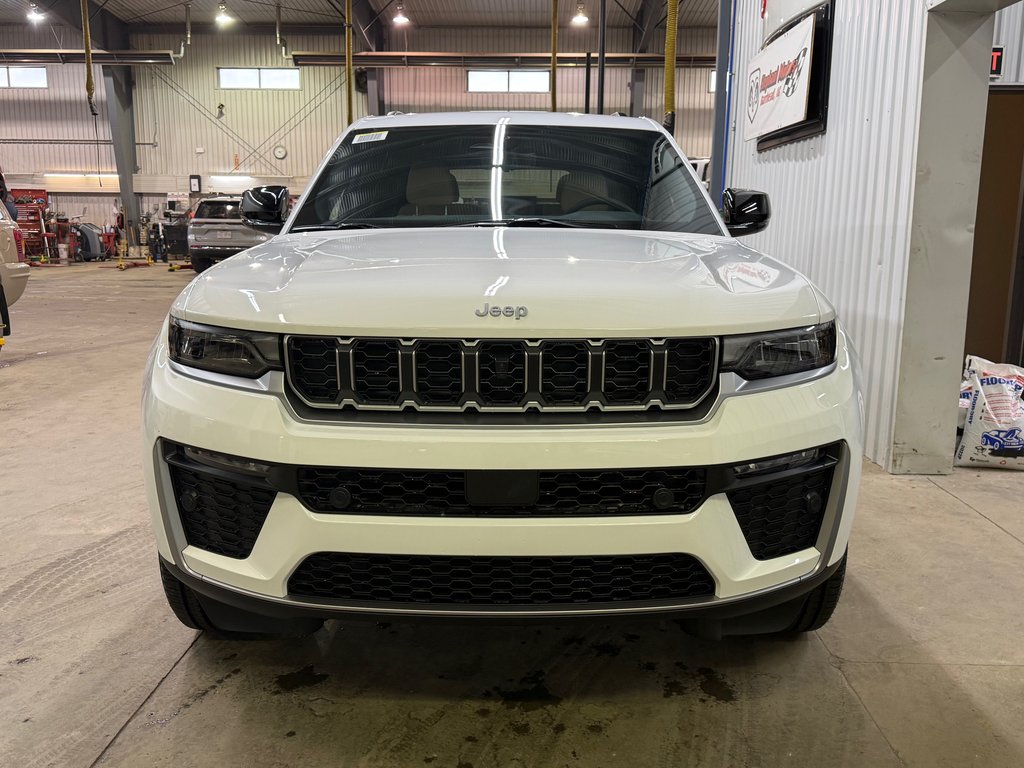 2027 Jeep Grand Cherokee LIMITED in Barrhead, Alberta - 6 - w1024h768px