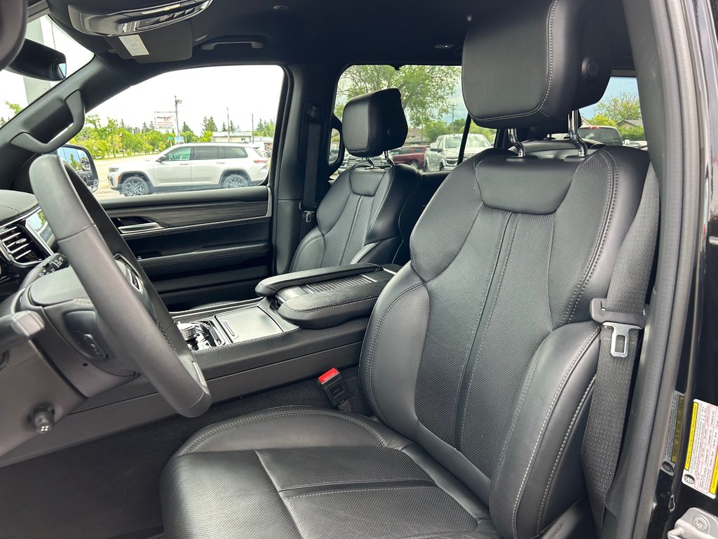 2023 Jeep Wagoneer Series III 4x4 in Barrhead, Alberta - 10 - w1024h768px