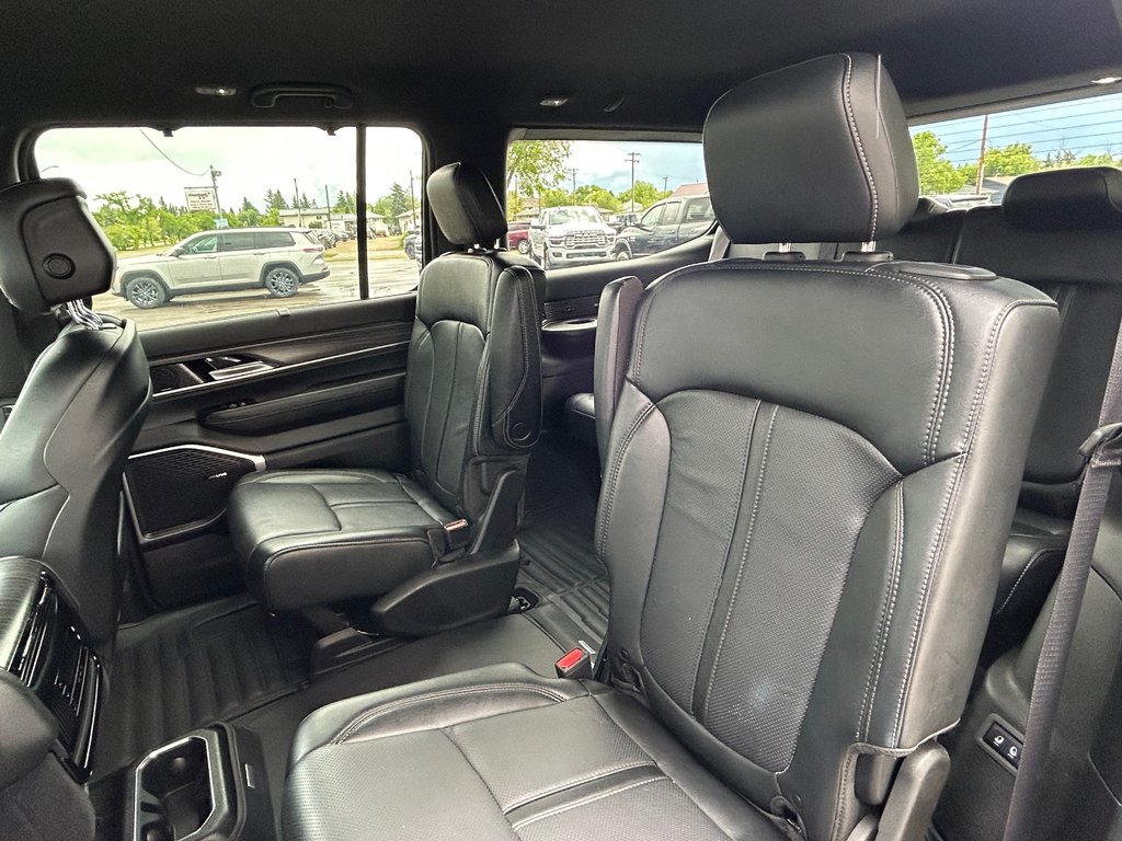 2023 Jeep Wagoneer Series III 4x4 in Barrhead, Alberta - 9 - w1024h768px