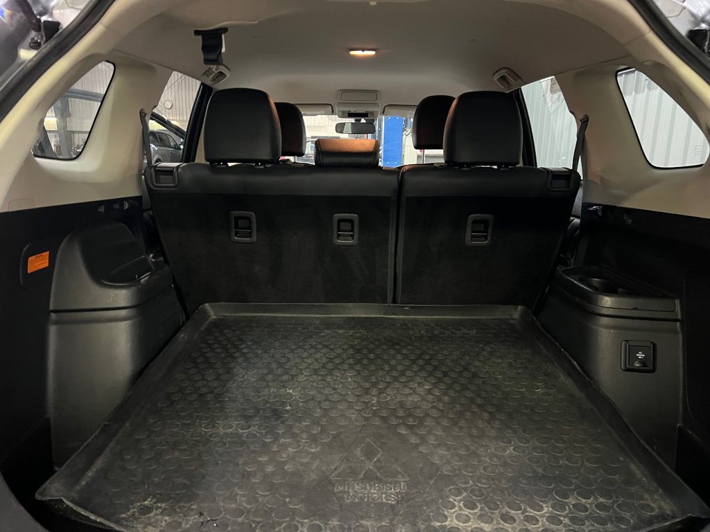 2022 Mitsubishi Outlander PHEV SE in Barrhead, Alberta - 9 - w1024h768px